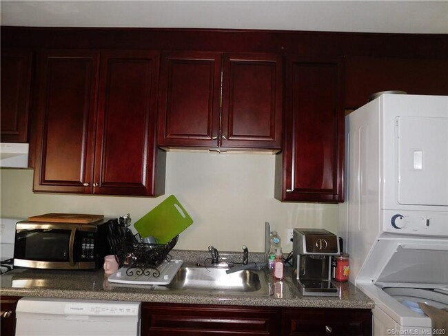 Building Photo - 43 Fairview Dr