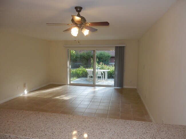 Foto del edificio - 7120 Carlson Cir