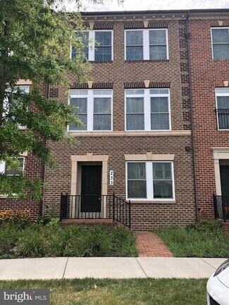 Building Photo - 233 Parkview Ave