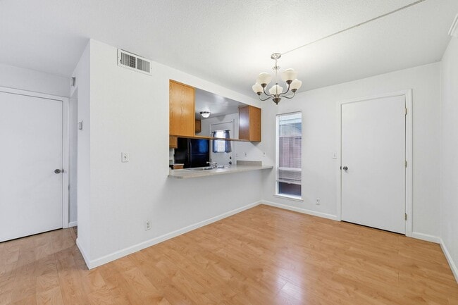 Building Photo - Spacious 2BD/1.5BA Fremont Townhouse | In-Unit W/D | Community Pool & Hot Tub | Carport Parking