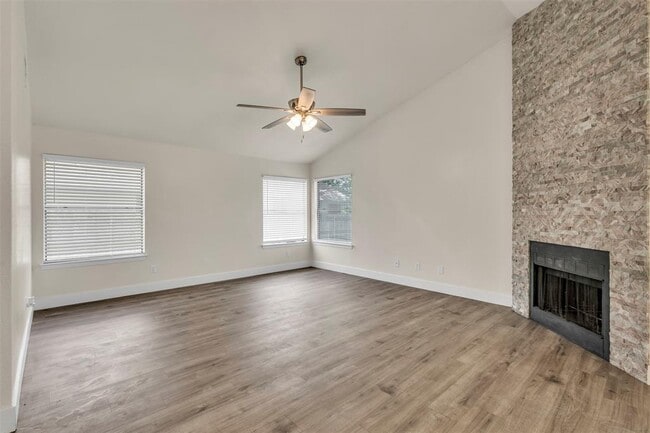 Building Photo - 12312 Yarmont Way