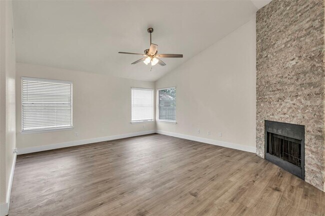 Foto del edificio - 12312 Yarmont Way