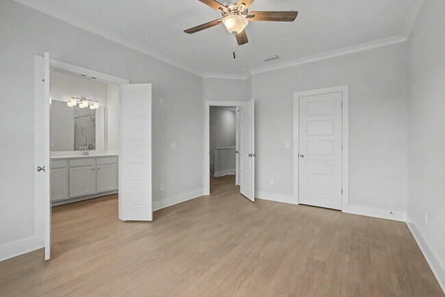 Foto del edificio - 4065 Four Oaks Blvd