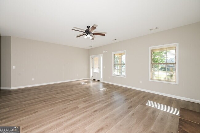 Foto del edificio - 2048 Woodland Brook Dr