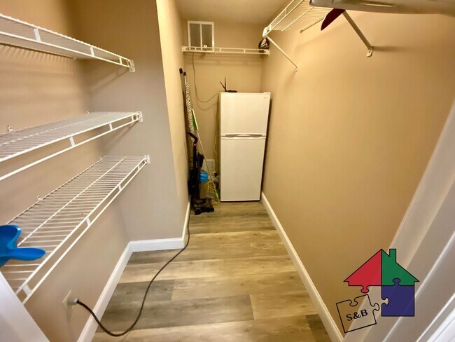 Foto del edificio - 276 Locust Hill Rd