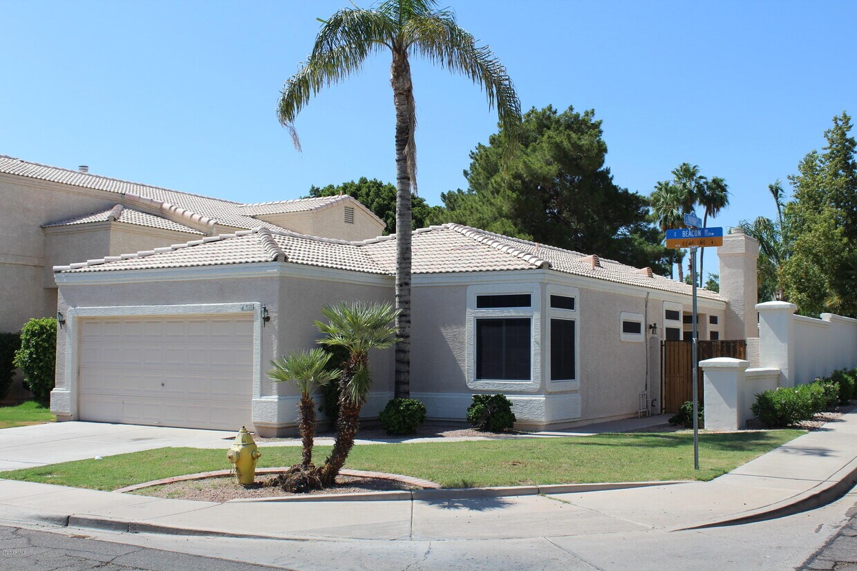 Foto principal - 1530 E Beacon Dr