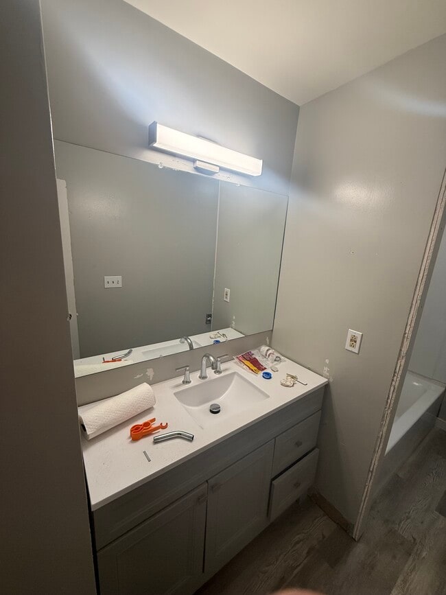 Baño nuevo - 502 W South St