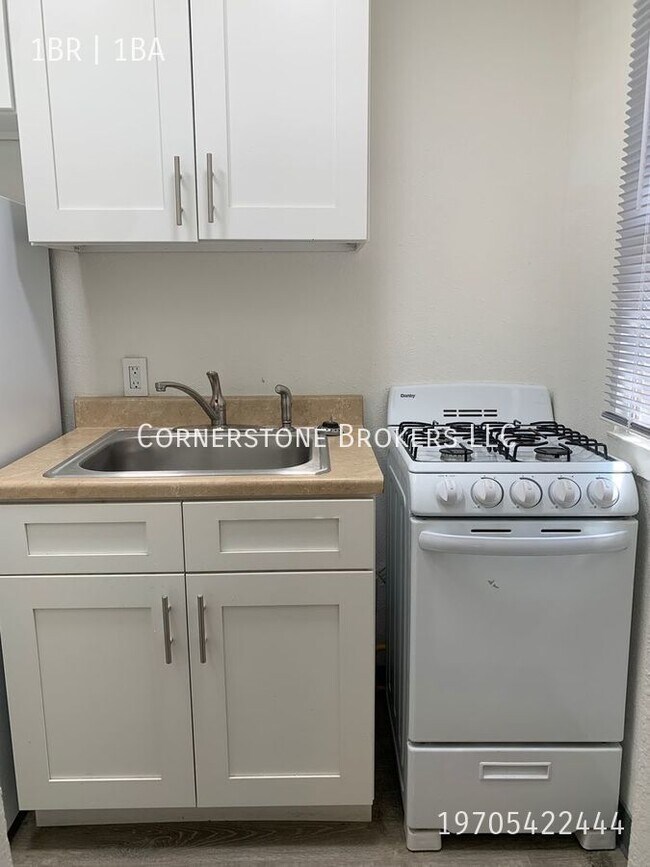 Building Photo - 1 Bedroom 1 Bathroom Updated Apartment In ...