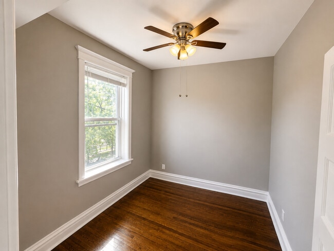 Building Photo - 6110 S Ingleside Ave