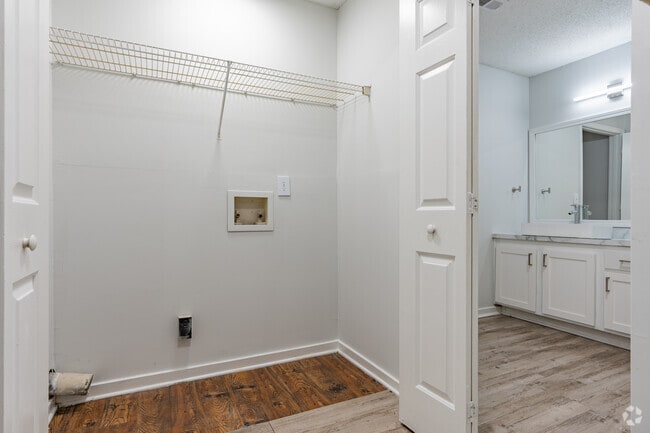 1HAB, 1BA - 766ft² - The Reserve of Byram