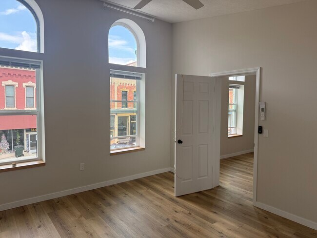 Dormitorio delantero - 134 Maple St