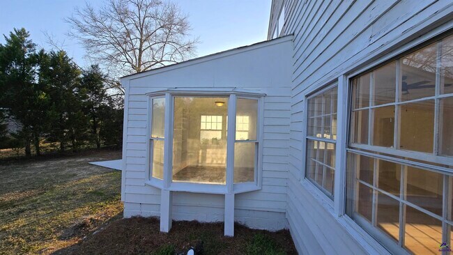 Foto del edificio - 621 Forest Hill Rd