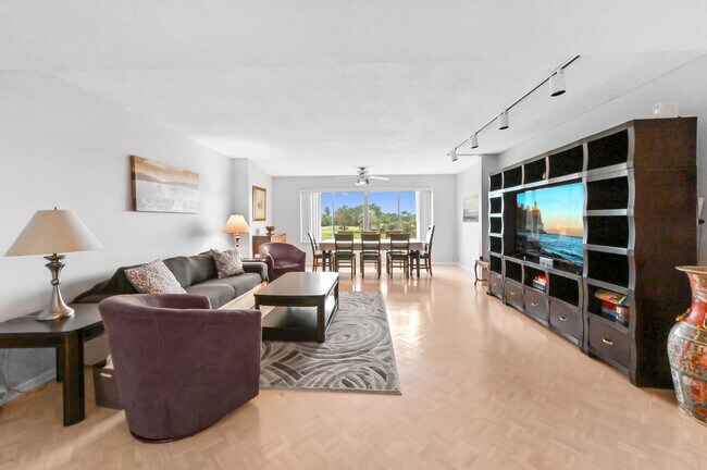 Foto del edificio - 6768 10th Ave N