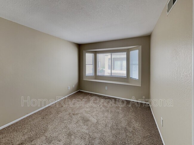 Building Photo - 925 S Longmore