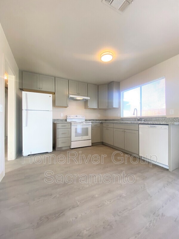 Building Photo - 4375 Oxwood Dr