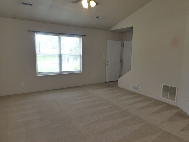 Building Photo - 4409-11 Derby Ridge Dr