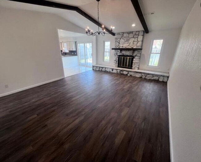 Foto del edificio - Looking for a shorter lease term? Available for 6-9 month lease.