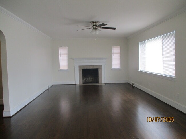Building Photo - 3823 N Sharon Amity Rd