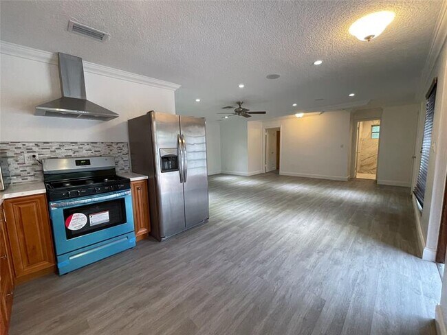 Foto del edificio - 641 SW 8th Ave