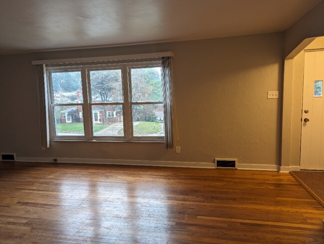 Foto del edificio - 4819 Rolling Hills Rd