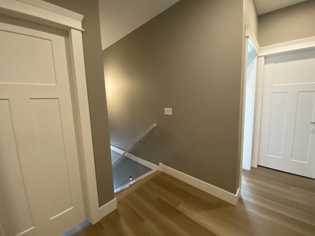 Building Photo - 330 Harewood Rd