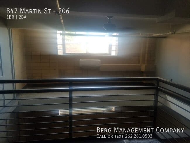 Building Photo - 847 Martin St