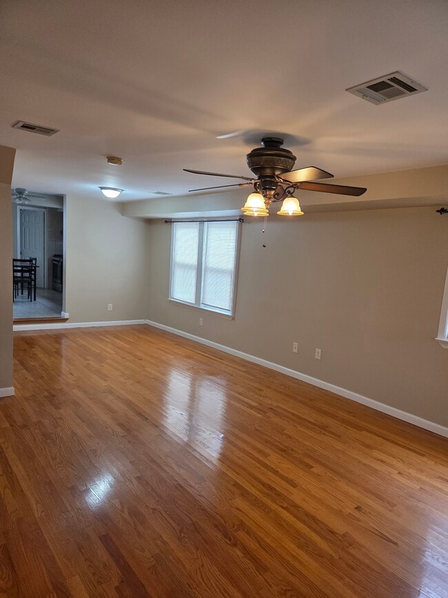 Family room - 362 Forest St