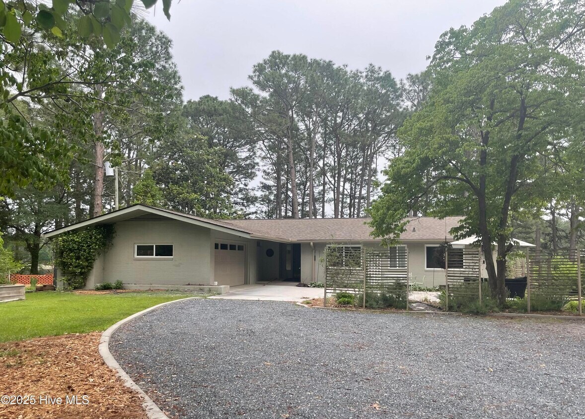 Foto principal - 164 Pine Lake Dr