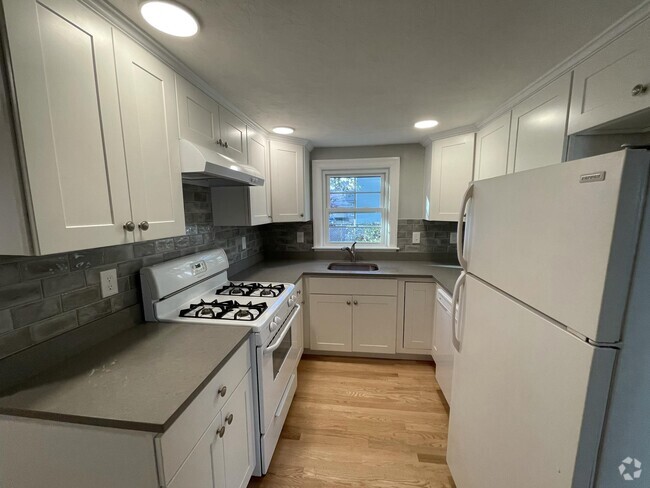 Building Photo - 32 Linden Ave