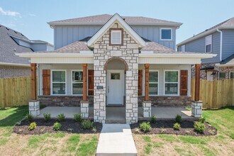 Building Photo - 652 N Salem Rd