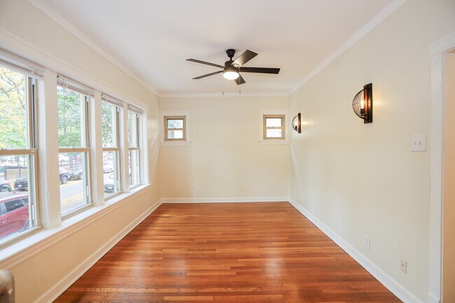Foto del edificio - 5547 N Magnolia Ave