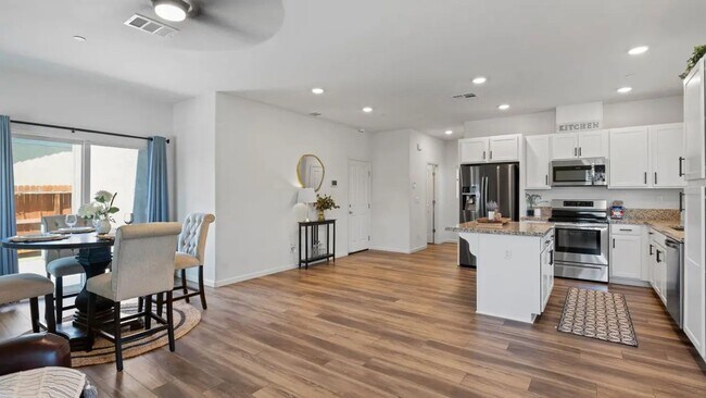 Foto del edificio - Beautifully Maintained 3-Bedroom Home w/So...