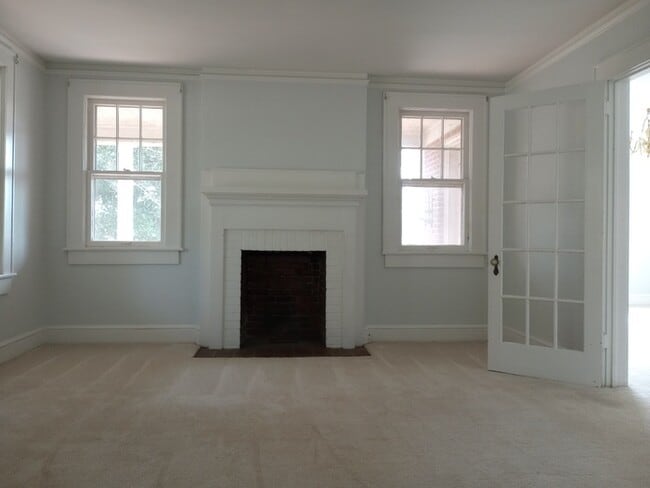 Building Photo - 221 Old Cedar Rock Rd