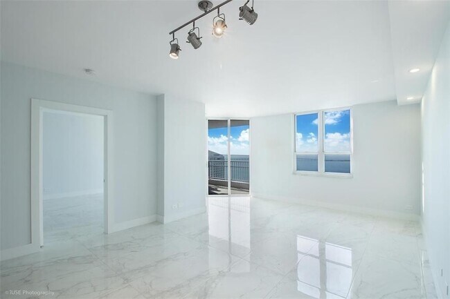 Foto del edificio - 701 Brickell Key Blvd