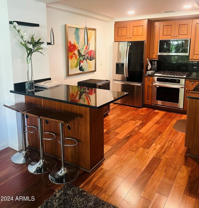 Building Photo - 7151 E Rancho Vista Dr