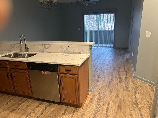 Foto del edificio - 4104 Pinehurst Cir