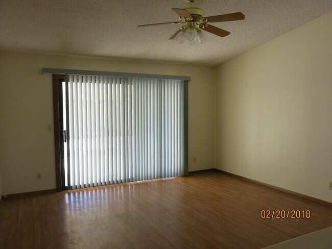 Foto del edificio - 4 bed, 2 bath, 2 car garage . Boulder City