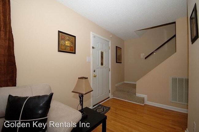 Building Photo - 207 Sourwood Rd