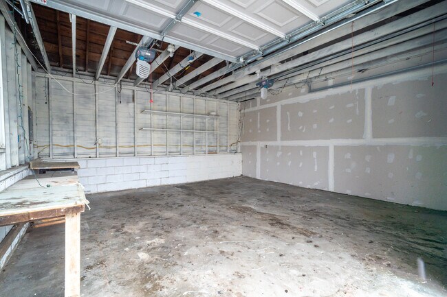 Building Photo - 324 W Lima St