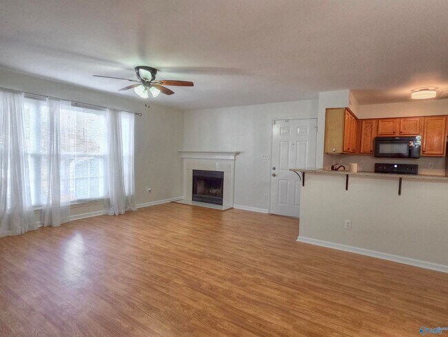 Foto del edificio - 244 Waters Edge Ln