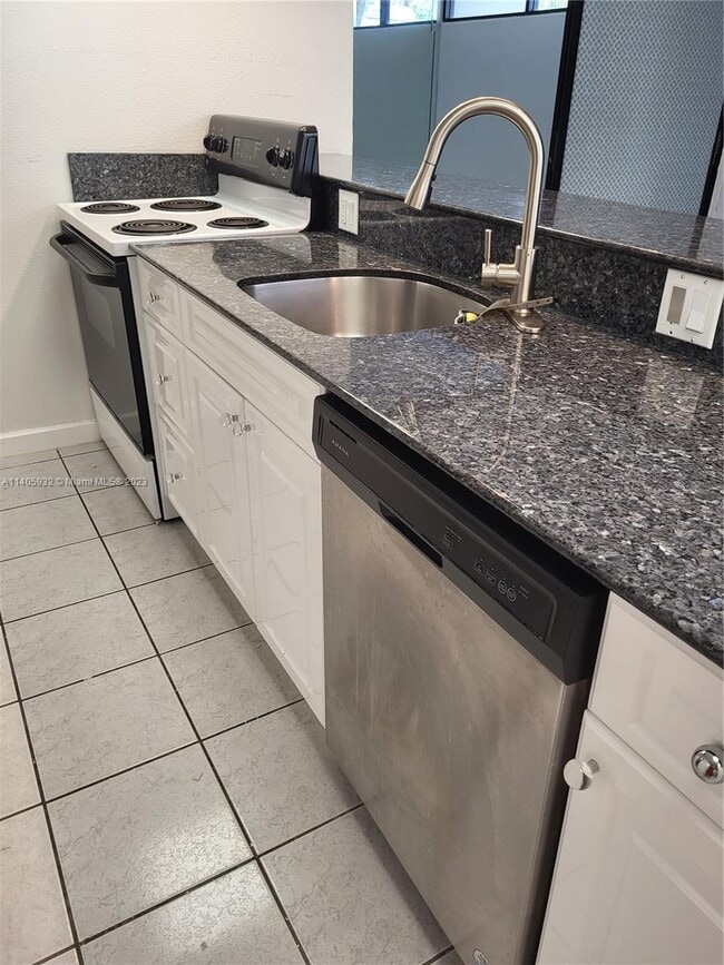 Building Photo - 6508 Miami Lakes Dr
