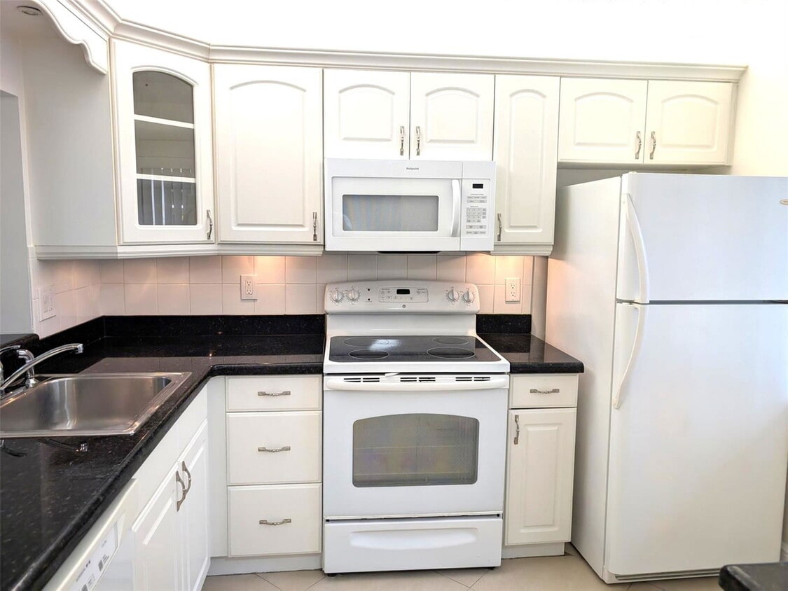 Primary Photo - 6550 Somerset Dr