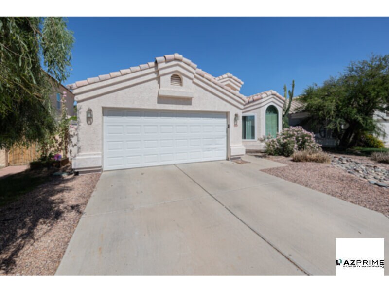 Foto principal - Beautiful 3/2 Gilbert House with Vaulted C...