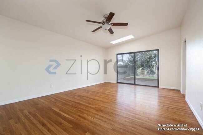 Foto del edificio - 8572 Fireside Ave