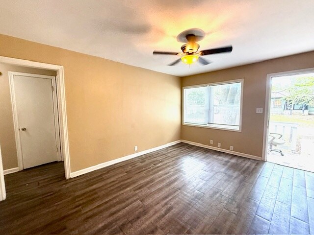 Foto del edificio - 327 Ash St NW