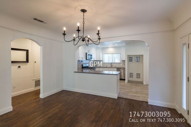 Foto del edificio - 917 Monterey Rd