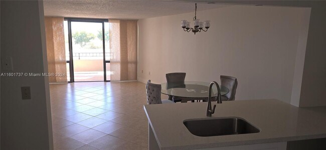 Building Photo - 13951 Kendale Lakes Cir