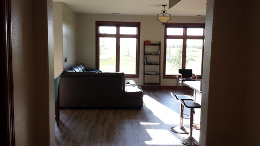 Foto del edificio - 6100 Kings View Dr