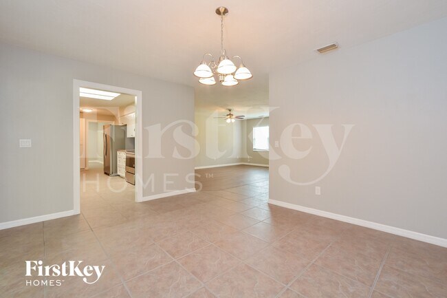 Foto del edificio - 971 Buttercup Terrace