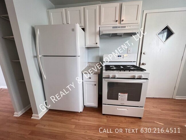Building Photo - ** PRIVATE APARTMENT / ONE LEVEL LIVING / ...